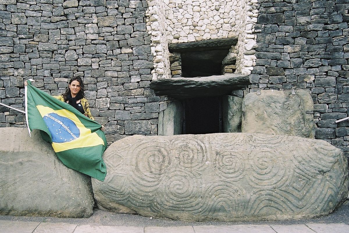 Kenia em Newgrange, Irlanda